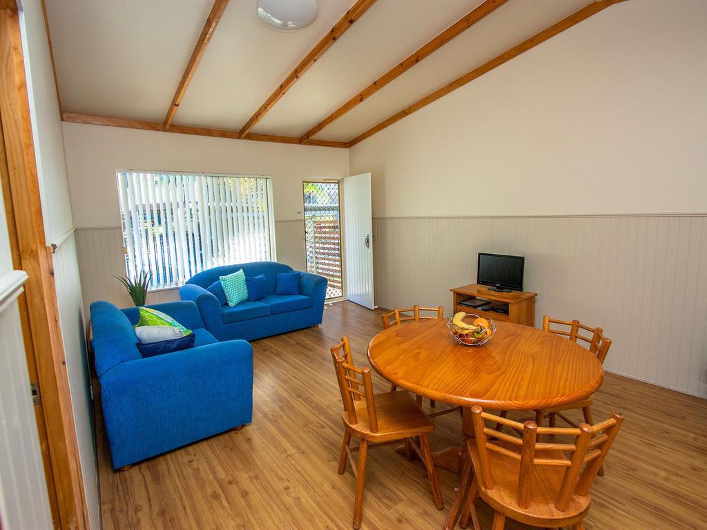Caseys Beach Holiday Park Sunshine Bay Zimmer foto