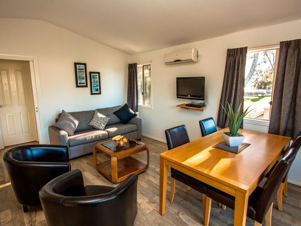 Caseys Beach Holiday Park Sunshine Bay Zimmer foto