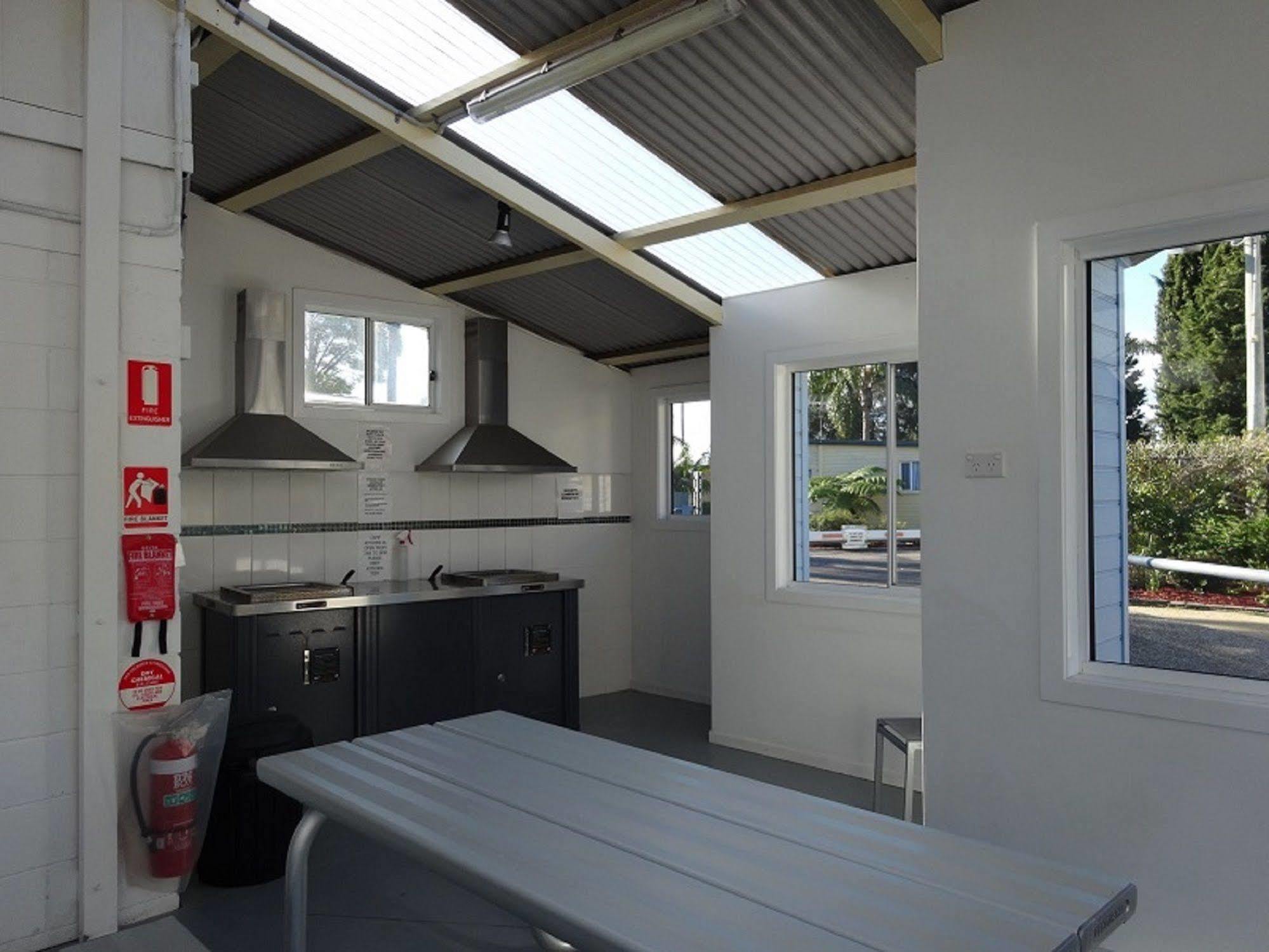 Caseys Beach Holiday Park Sunshine Bay Exterior foto